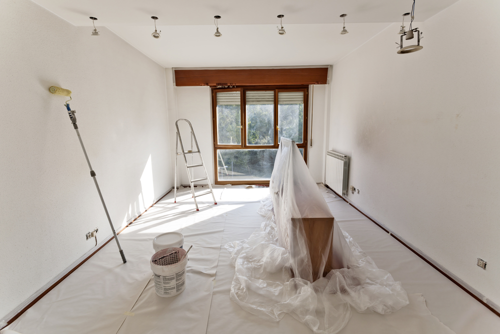 Painting tools an empty room, ready for renovation